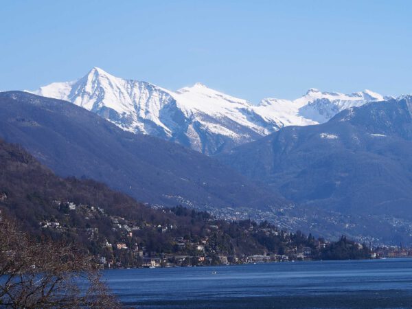 Blick auf die Berge im Winter